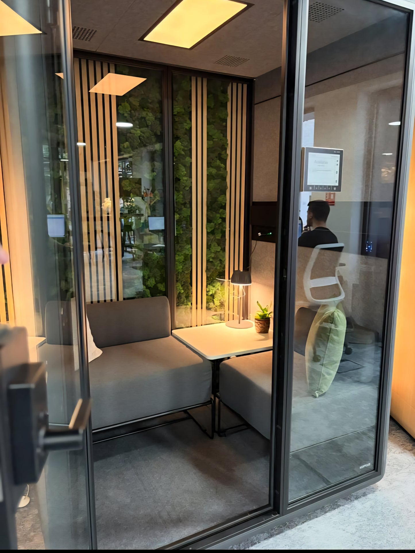 Kolo Midi Workbooth