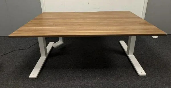 Kinnarps Sit Stand Desks – Series P (1600 x 800) Walnut Top on White Frame