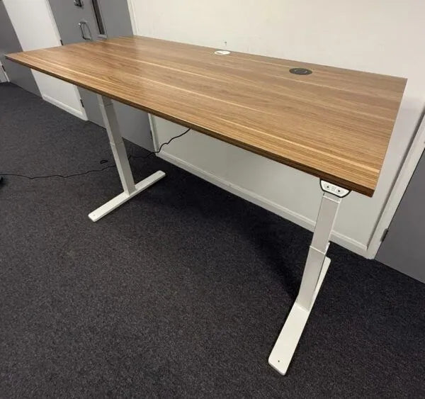 Kinnarps Sit Stand Desks – Series P (1600 x 800) Walnut Top on White Frame