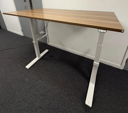 Kinnarps Sit Stand Desks – Series P (1600 x 800) Walnut Top on White Frame