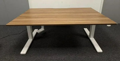 Kinnarps Sit Stand Desks – Series P (1600 x 800) Walnut Top on White Frame