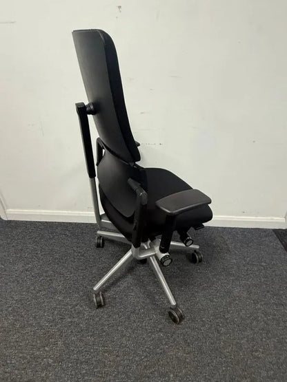 Steelcase Please V2 Executive Task Chair – Xtreme Havana Black
