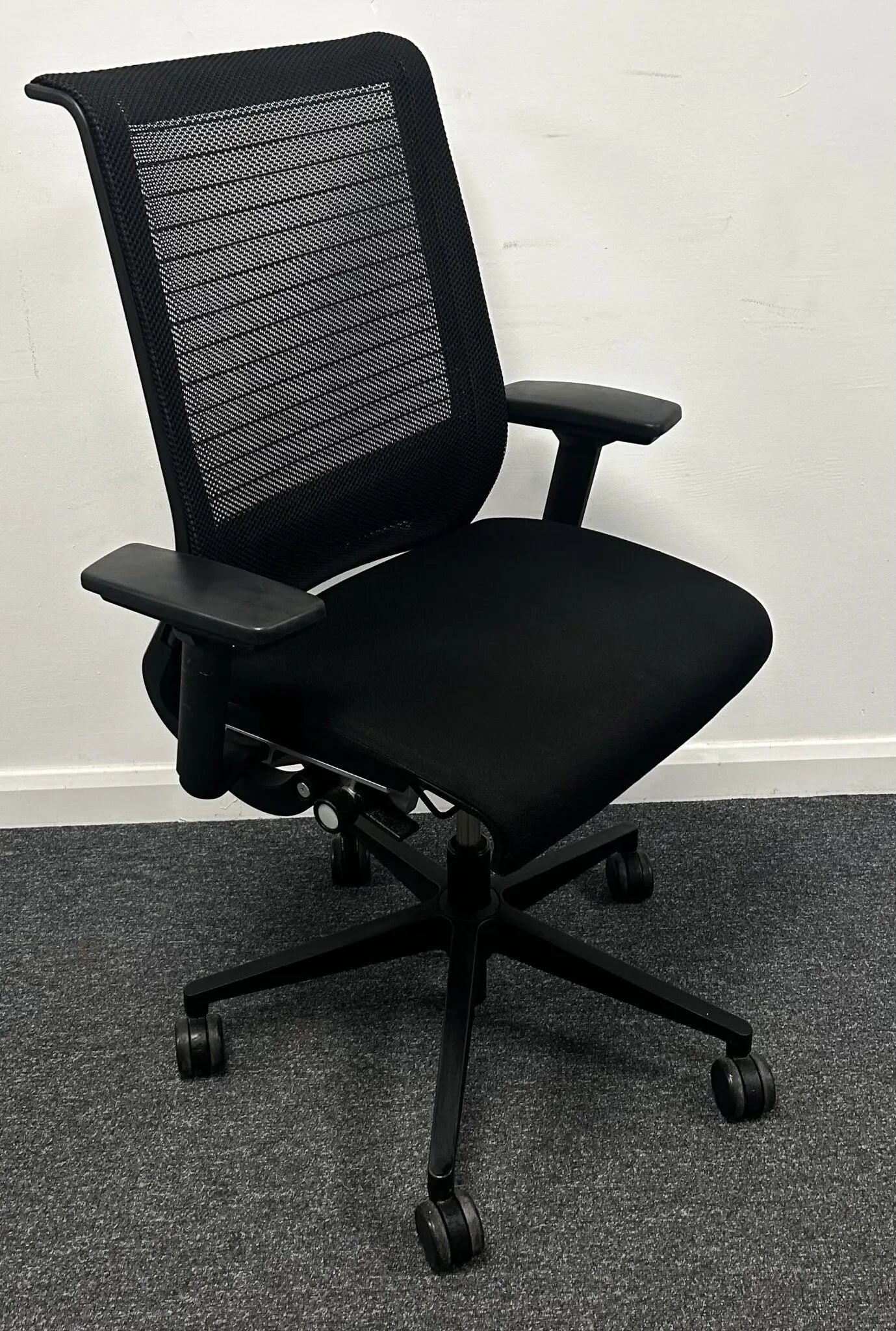 Steelcase Think V1 Executive Task Chair – Black